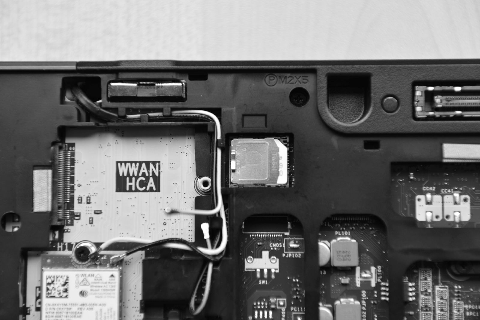 Anleitung zum Einsetzen einer SIMKarte beim Dell Latitude E5250/E5450