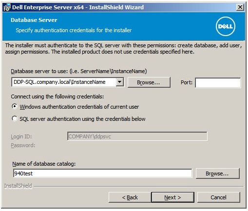 Écran database server and install-time credentials (Serveur de base de données et informations d’identification de l’heure d’installation)