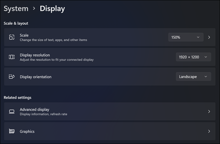 Imagen de los ajustes de escala, resolución y orientación de pantallas en Ajustes de pantallas en Windows 11