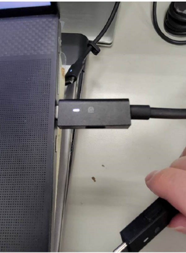 第一個 USB-C 連接器