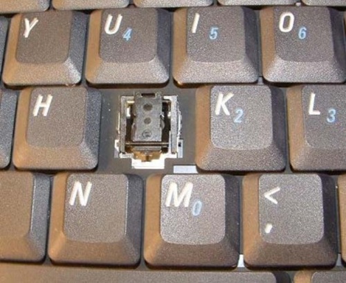 Dell-computer, sprang en enkelt tast ud af tastaturet