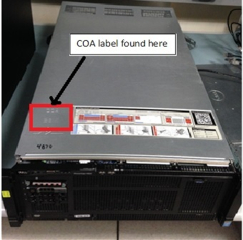 COA-etiket oven på rackserveren