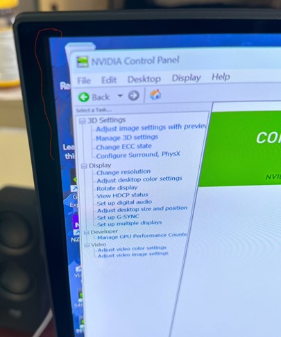 Alienware OLED 游戏显示器上的图像不能填满整个观看区域