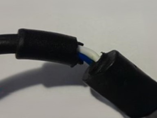 Beschädigung des Netzadapterkabels