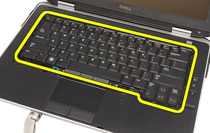 Teclado acima do touchpad