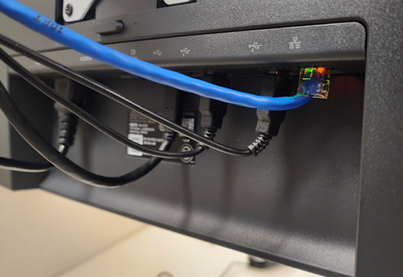 Cables que ejercen presión en los puertos