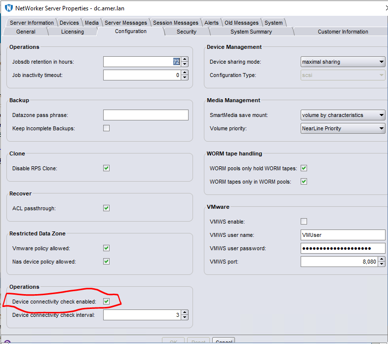 Captura de pantalla de las propiedades de NetWorker > Server Desactivación de la casilla de verificación Conectividad del dispositivo