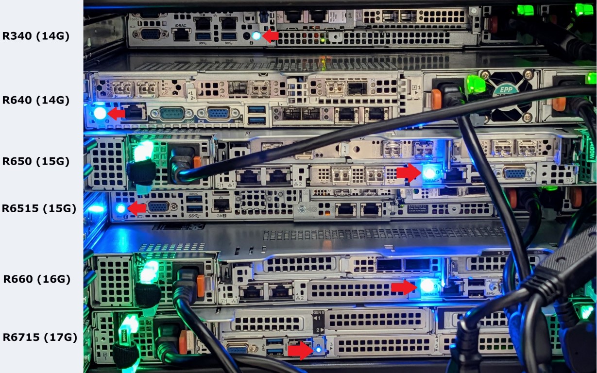 Zadní část serverů – stavy V pořádku (modrá kontrolka LED)