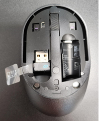 Откройте верхнюю крышку мыши, чтобы найти USB-приемник