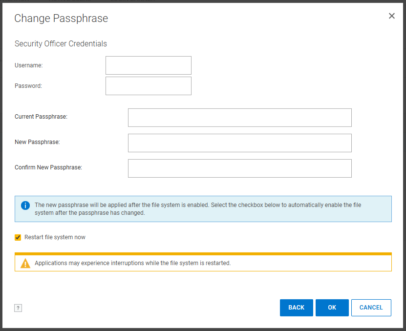 “Change Passphrase”窗口的屏幕截图。其中有安全监察官凭据、当前密码和新密码的字段。标有“立即重新启动文件系统”的框处于选中状态。