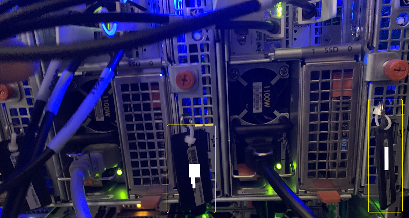 在背面板上找到貼紙的位置的螢幕擷取畫面