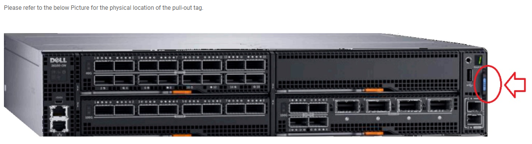 Vista frontal del switch S6100-ON que muestra la ubicación física de la etiqueta extraíble